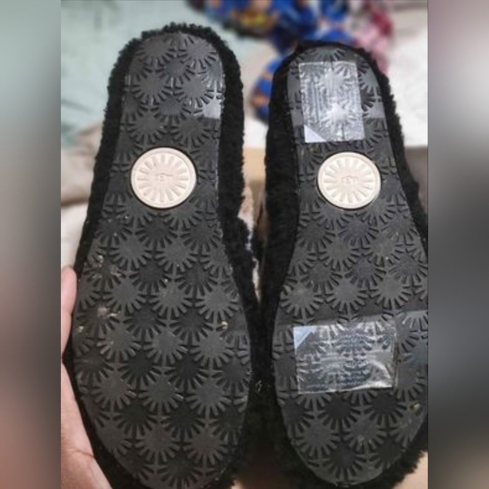 Cow print UGG fluff slippers